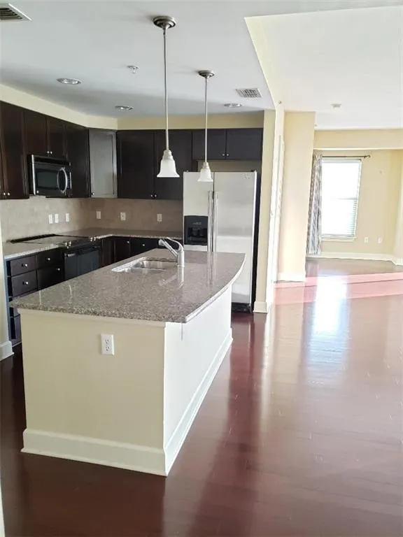 200 River Vista Drive Unit 531, Atlanta, Georgia 30339, 2 Bedrooms Bedrooms, ,2 BathroomsBathrooms,Residential,Sold,200 River Vista Drive Unit 531,6538333