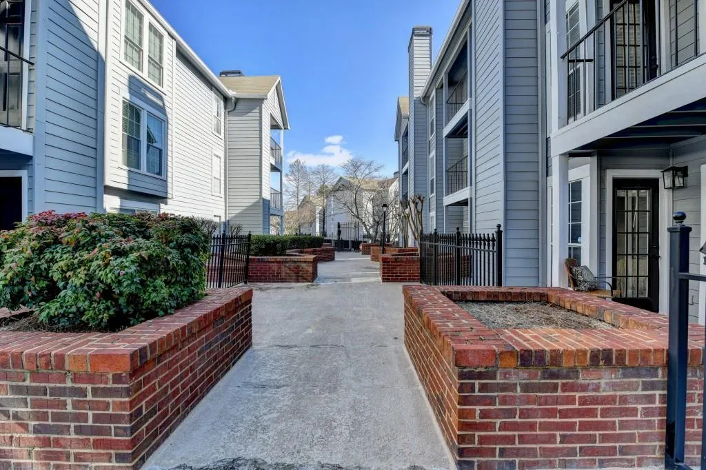 402 Granville Court, Atlanta, Georgia 30328, 1 Bedroom Bedrooms, ,1 BathroomBathrooms,Residential,Sold,402 Granville Court,7505019