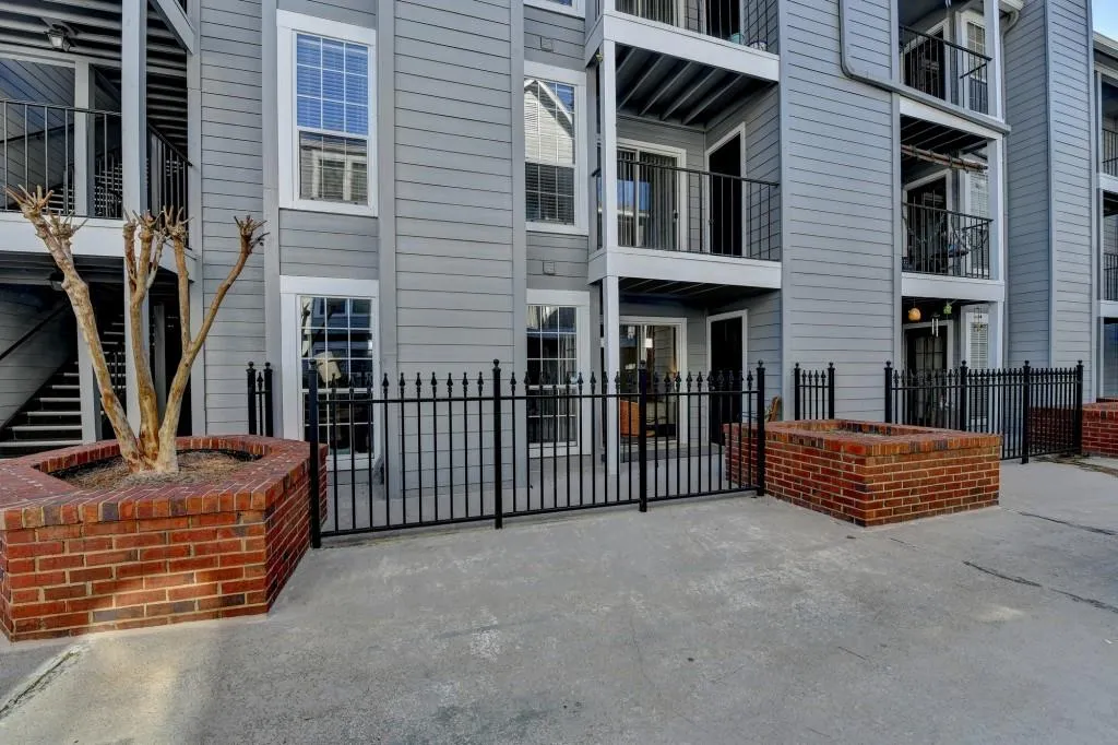 402 Granville Court, Atlanta, Georgia 30328, 1 Bedroom Bedrooms, ,1 BathroomBathrooms,Residential,Sold,402 Granville Court,7505019