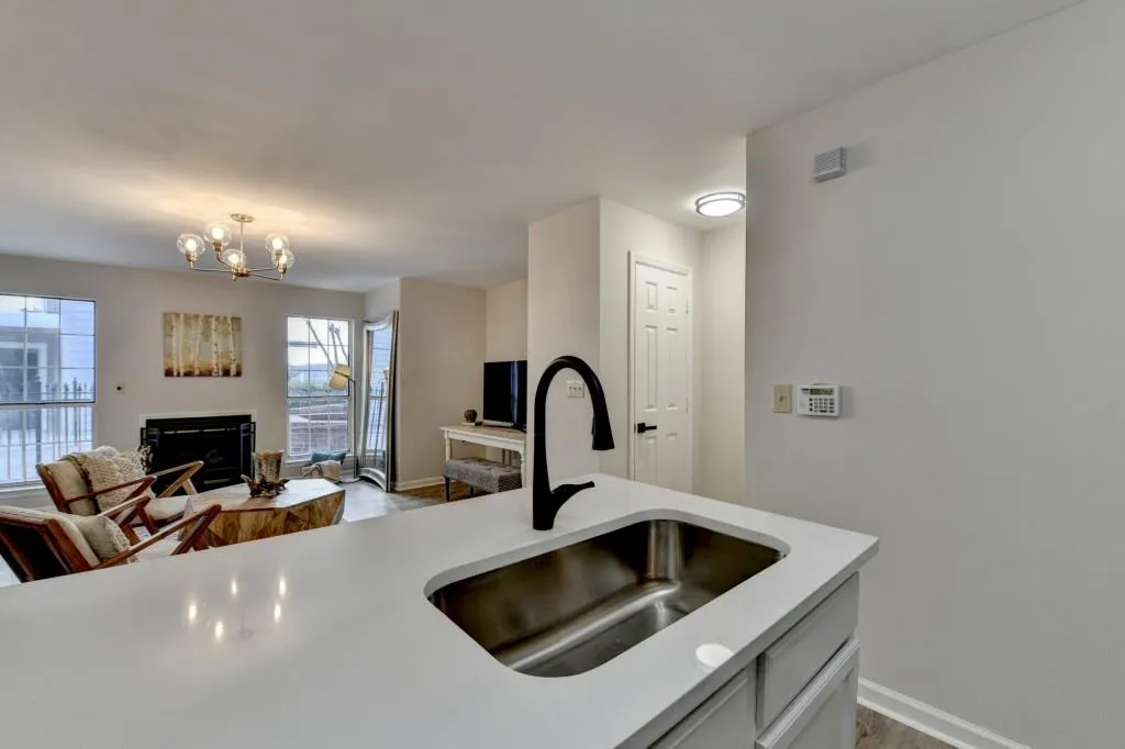 402 Granville Court, Atlanta, Georgia 30328, 1 Bedroom Bedrooms, ,1 BathroomBathrooms,Residential,Sold,402 Granville Court,7505019