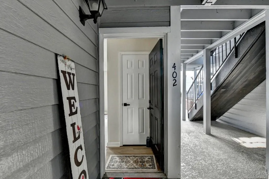 402 Granville Court, Atlanta, Georgia 30328, 1 Bedroom Bedrooms, ,1 BathroomBathrooms,Residential,Sold,402 Granville Court,7505019