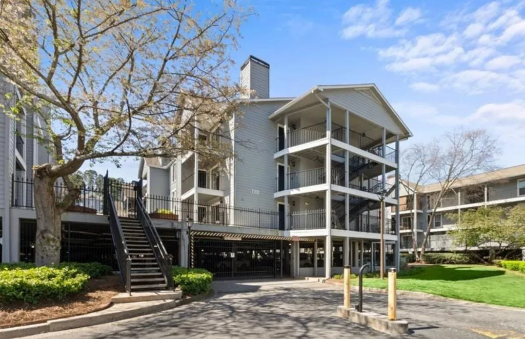 402 Granville Court, Atlanta, Georgia 30328, 1 Bedroom Bedrooms, ,1 BathroomBathrooms,Residential,Sold,402 Granville Court,7505019