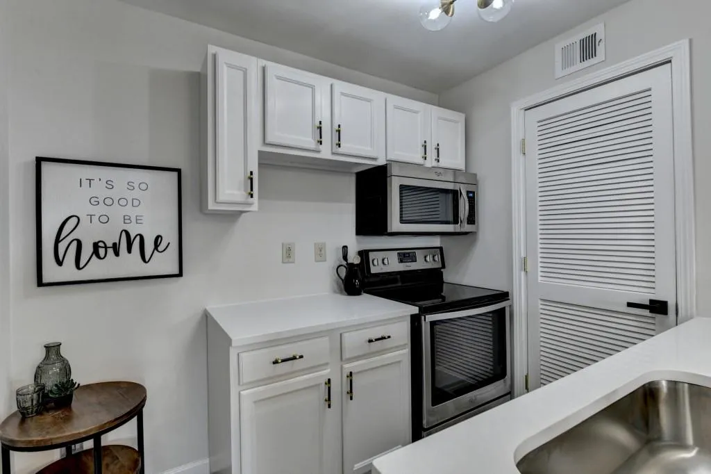 402 Granville Court, Atlanta, Georgia 30328, 1 Bedroom Bedrooms, ,1 BathroomBathrooms,Residential,Sold,402 Granville Court,7505019