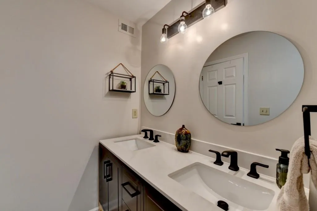 402 Granville Court, Atlanta, Georgia 30328, 1 Bedroom Bedrooms, ,1 BathroomBathrooms,Residential,Sold,402 Granville Court,7505019