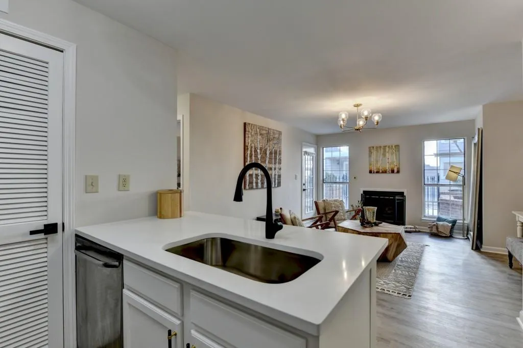 402 Granville Court, Atlanta, Georgia 30328, 1 Bedroom Bedrooms, ,1 BathroomBathrooms,Residential,Sold,402 Granville Court,7505019