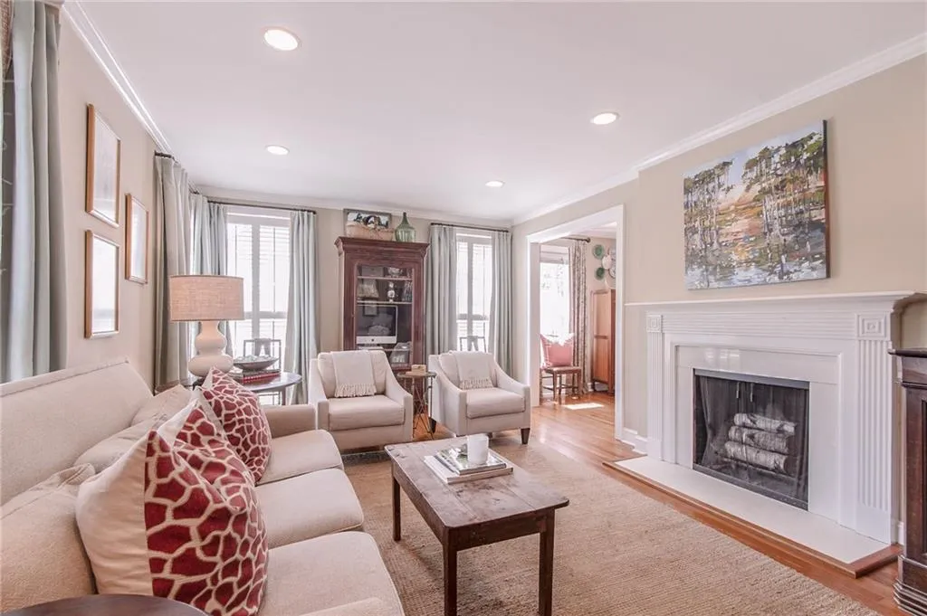 1838 Greystone Road Nw, Atlanta, Georgia 30318, 2 Bedrooms Bedrooms, ,2 BathroomsBathrooms,Residential,Sold,1838 Greystone Road Nw,6008132