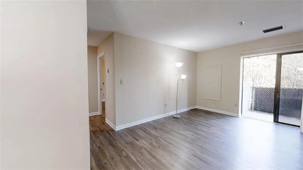 300 Johnson Ferry Road Ne Unit A311, Sandy Springs, Georgia 30328, 1 Bedroom Bedrooms, ,1 BathroomBathrooms,Residential,Sold,300 Johnson Ferry Road Ne Unit A311,6527536