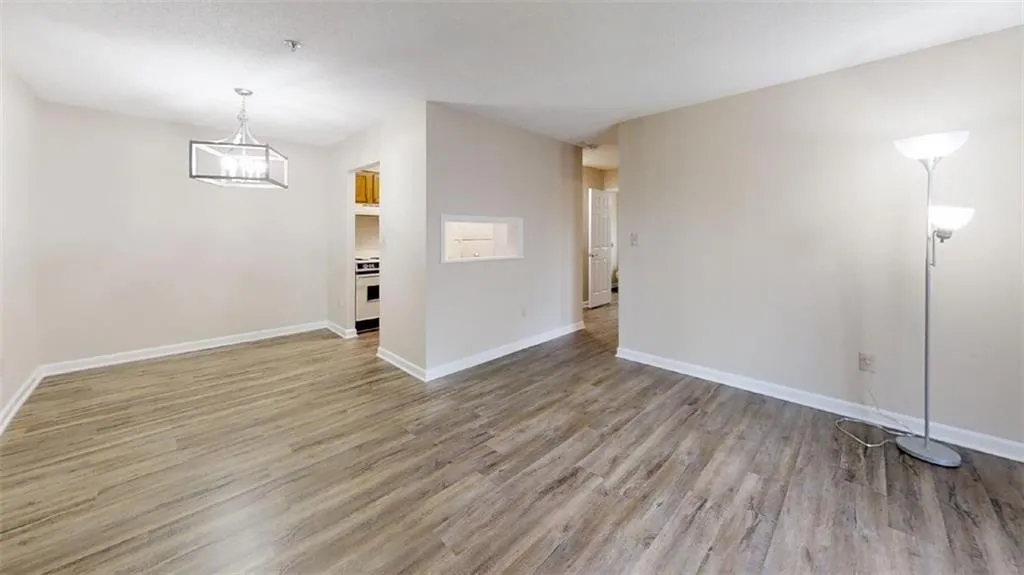 300 Johnson Ferry Road Ne Unit A311, Sandy Springs, Georgia 30328, 1 Bedroom Bedrooms, ,1 BathroomBathrooms,Residential,Sold,300 Johnson Ferry Road Ne Unit A311,6527536