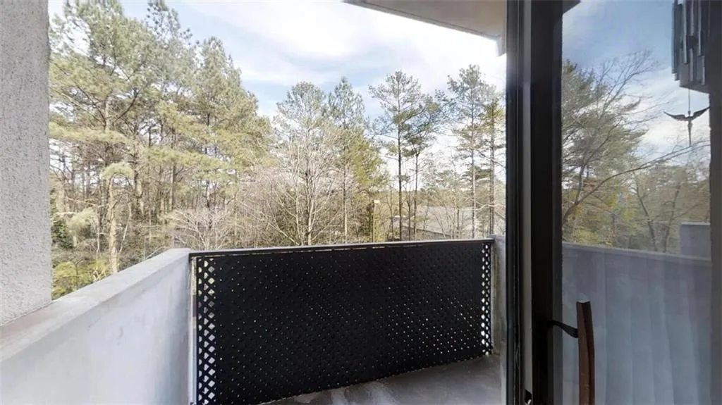 300 Johnson Ferry Road Ne Unit A311, Sandy Springs, Georgia 30328, 1 Bedroom Bedrooms, ,1 BathroomBathrooms,Residential,Sold,300 Johnson Ferry Road Ne Unit A311,6527536