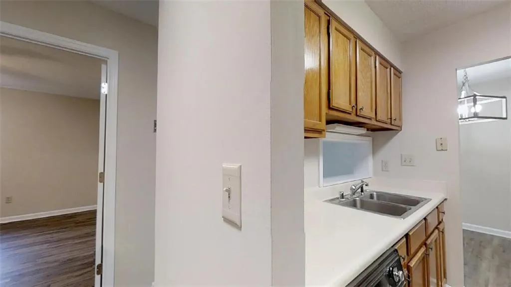 300 Johnson Ferry Road Ne Unit A311, Sandy Springs, Georgia 30328, 1 Bedroom Bedrooms, ,1 BathroomBathrooms,Residential,Sold,300 Johnson Ferry Road Ne Unit A311,6527536