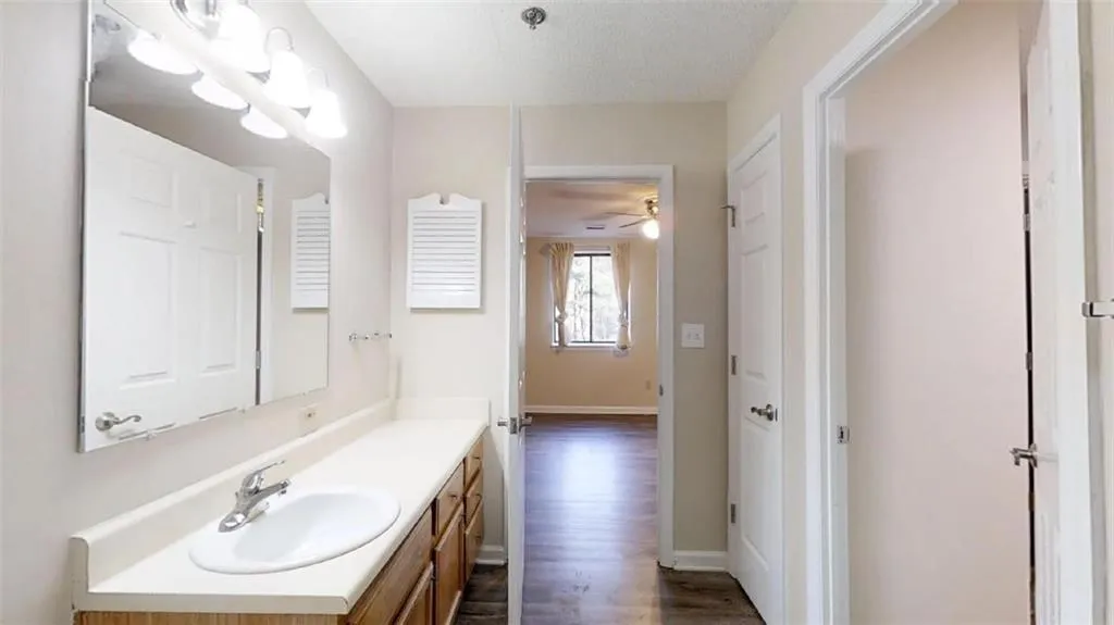 300 Johnson Ferry Road Ne Unit A311, Sandy Springs, Georgia 30328, 1 Bedroom Bedrooms, ,1 BathroomBathrooms,Residential,Sold,300 Johnson Ferry Road Ne Unit A311,6527536