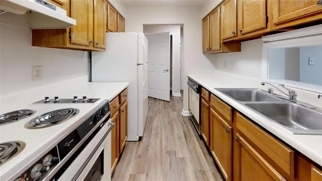 300 Johnson Ferry Road Ne Unit A311, Sandy Springs, Georgia 30328, 1 Bedroom Bedrooms, ,1 BathroomBathrooms,Residential,Sold,300 Johnson Ferry Road Ne Unit A311,6527536