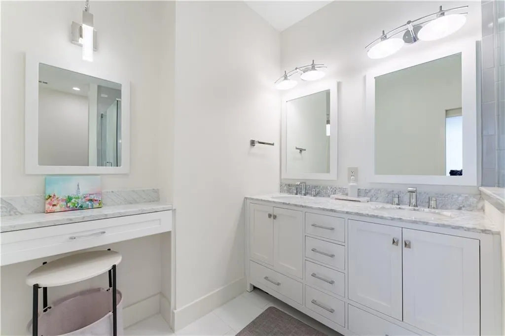 3475 Oak Valley Road Ne Unit 2940, Atlanta, Georgia 30326, 3 Bedrooms Bedrooms, ,3 BathroomsBathrooms,Residential,For Sale,3475 Oak Valley Road Ne Unit 2940,7565766