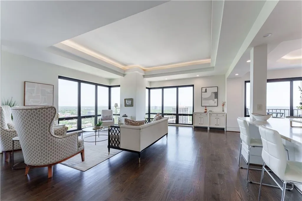 3475 Oak Valley Road Ne Unit 2940, Atlanta, Georgia 30326, 3 Bedrooms Bedrooms, ,3 BathroomsBathrooms,Residential,For Sale,3475 Oak Valley Road Ne Unit 2940,7565766