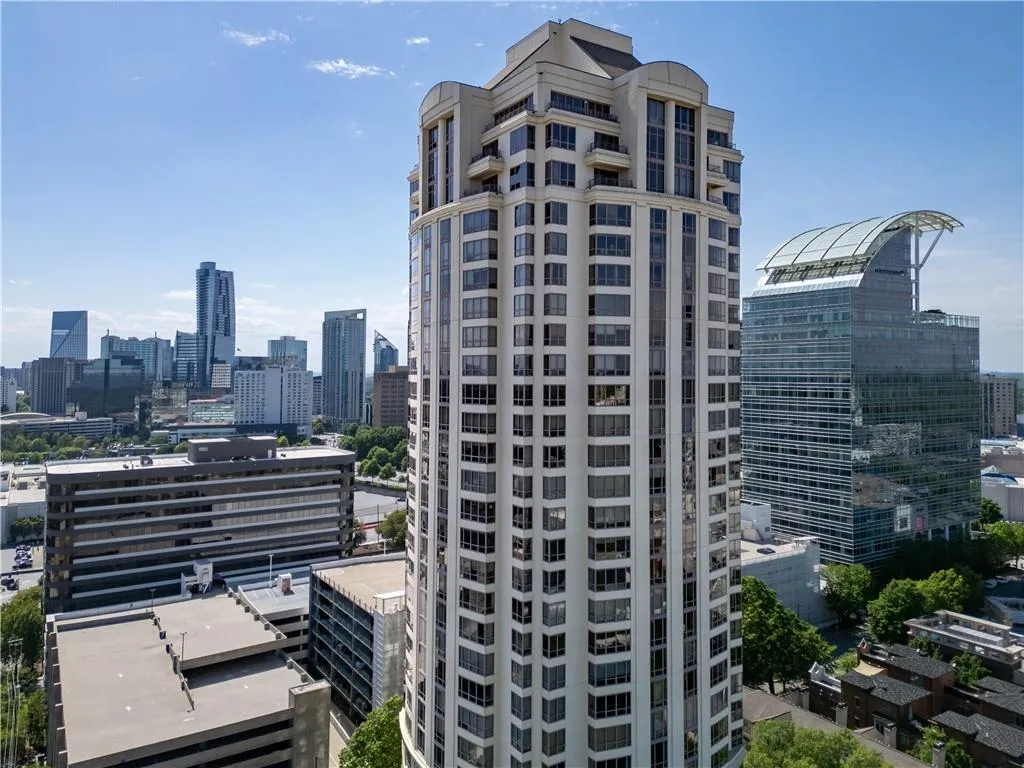 3475 Oak Valley Road Ne Unit 2940, Atlanta, Georgia 30326, 3 Bedrooms Bedrooms, ,3 BathroomsBathrooms,Residential,For Sale,3475 Oak Valley Road Ne Unit 2940,7565766