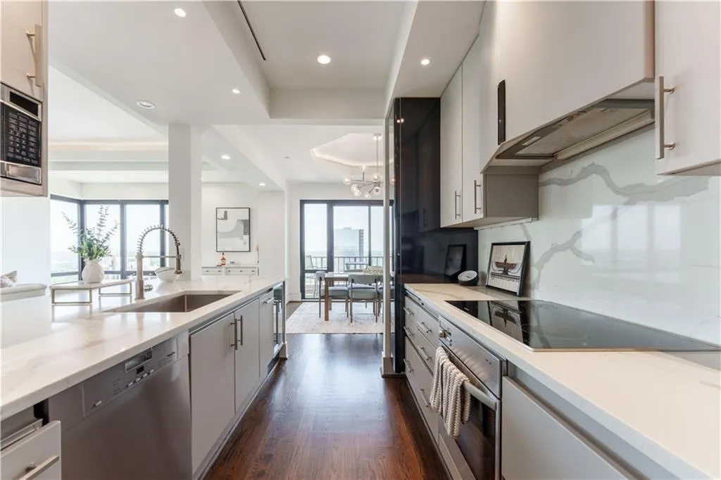 3475 Oak Valley Road Ne Unit 2940, Atlanta, Georgia 30326, 3 Bedrooms Bedrooms, ,3 BathroomsBathrooms,Residential,For Sale,3475 Oak Valley Road Ne Unit 2940,7565766