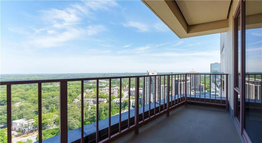 3475 Oak Valley Road Ne Unit 2940, Atlanta, Georgia 30326, 3 Bedrooms Bedrooms, ,3 BathroomsBathrooms,Residential,For Sale,3475 Oak Valley Road Ne Unit 2940,7565766