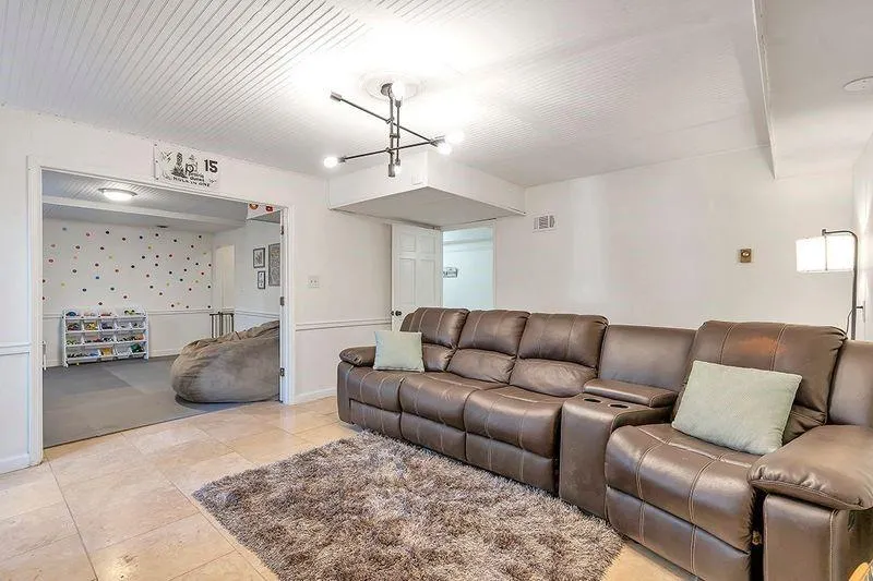 925 Lost Forest Drive, Sandy Springs, Georgia 30328, 5 Bedrooms Bedrooms, ,3 BathroomsBathrooms,Residential,Sold,925 Lost Forest Drive,7357937