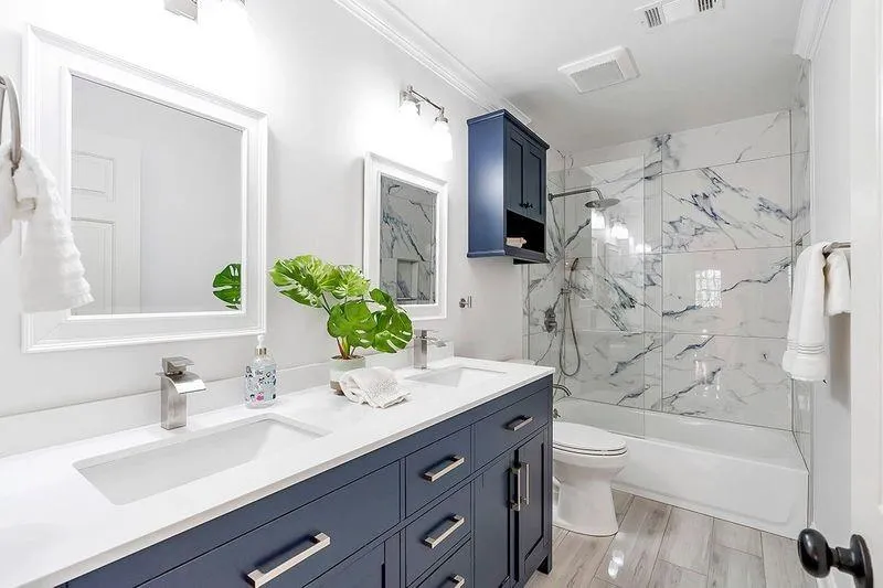 Fully renovated Hall bath