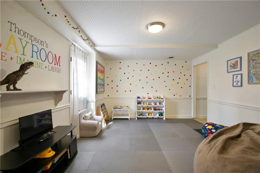 925 Lost Forest Drive, Sandy Springs, Georgia 30328, 5 Bedrooms Bedrooms, ,3 BathroomsBathrooms,Residential,Sold,925 Lost Forest Drive,7357937