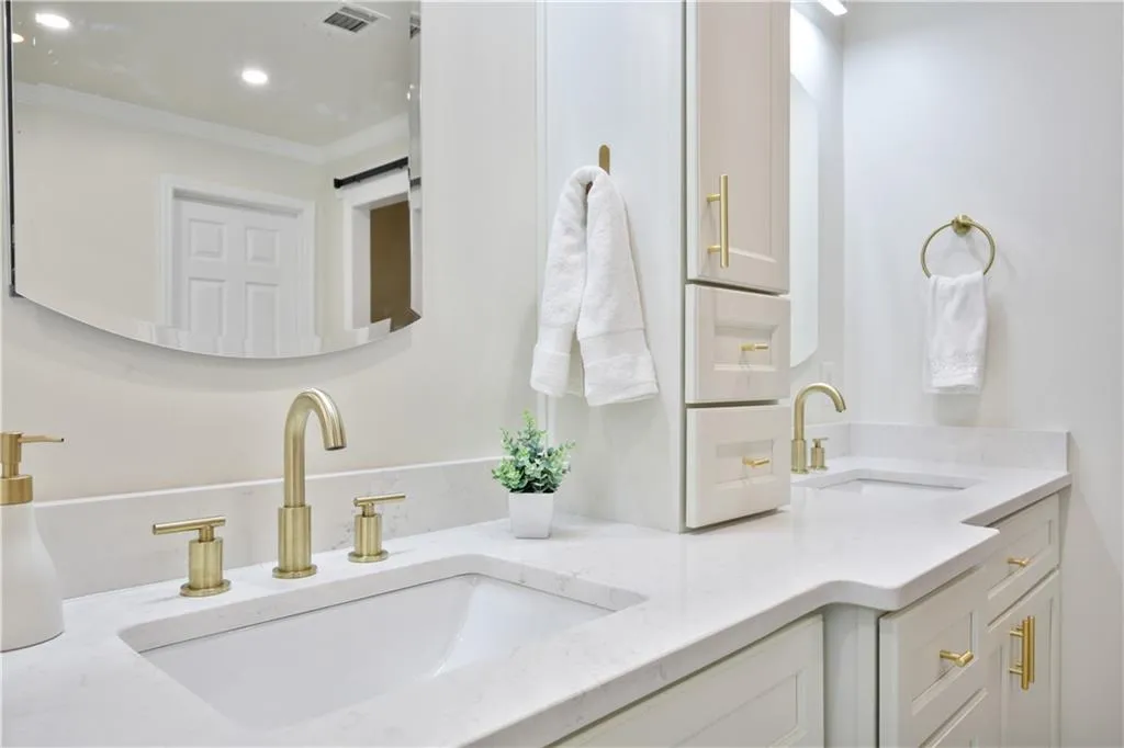 925 Lost Forest Drive, Sandy Springs, Georgia 30328, 5 Bedrooms Bedrooms, ,3 BathroomsBathrooms,Residential,Sold,925 Lost Forest Drive,7357937