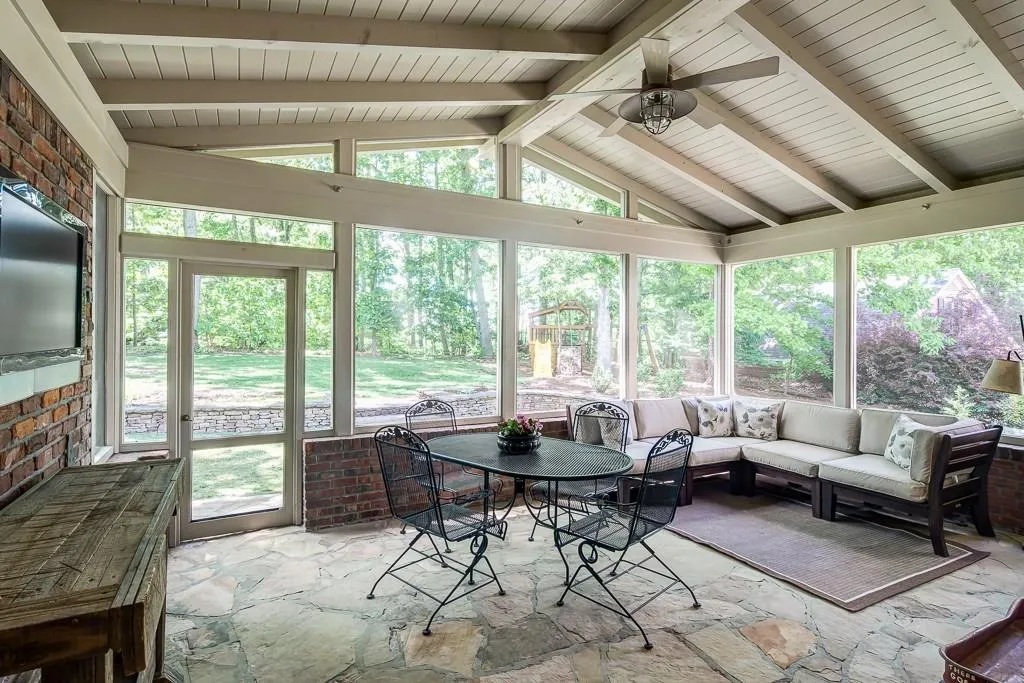 6930 Hunters Knoll Ne, Sandy Springs, Georgia 30328, 5 Bedrooms Bedrooms, ,3 BathroomsBathrooms,Residential,Sold,6930 Hunters Knoll Ne,5921897