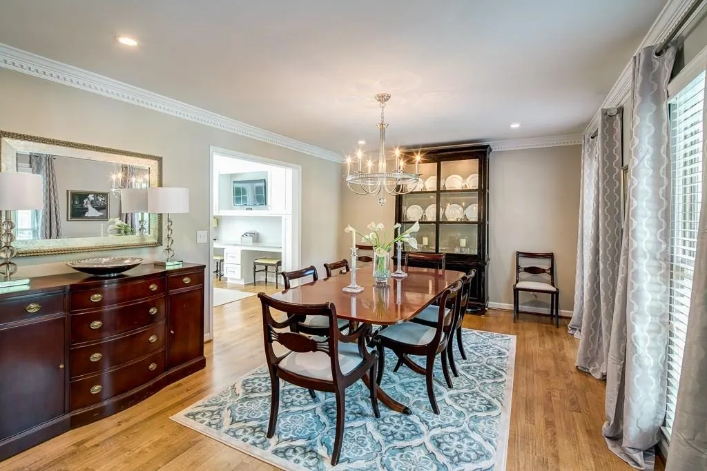 6930 Hunters Knoll Ne, Sandy Springs, Georgia 30328, 5 Bedrooms Bedrooms, ,3 BathroomsBathrooms,Residential,Sold,6930 Hunters Knoll Ne,5921897