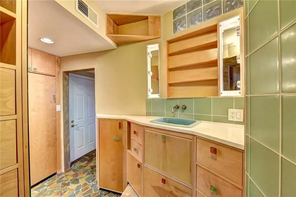 795 Hammond Drive Unit 2205, Atlanta, Georgia 30328, 2 Bedrooms Bedrooms, ,2 BathroomsBathrooms,Residential,Sold,795 Hammond Drive Unit 2205,6120596