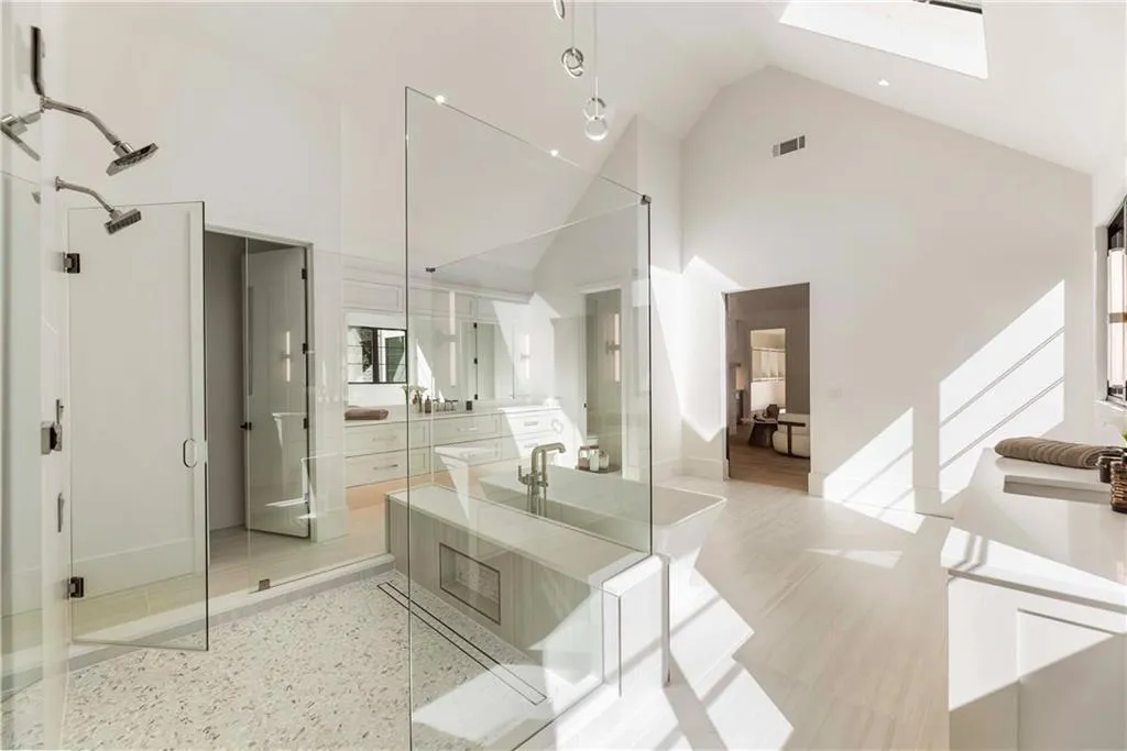 388 Londonberry Road Nw, Sandy Springs, Georgia 30327, 6 Bedrooms Bedrooms, 0 ,6 BathroomsBathrooms,Residential,For Sale,388 Londonberry Road Nw,7821788