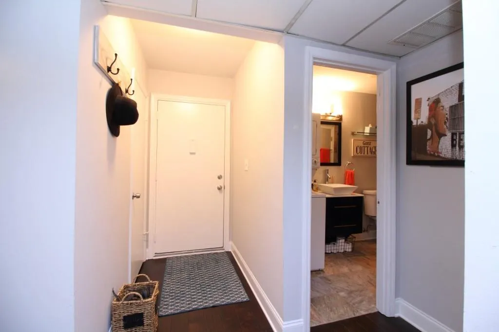 5400 Roswell Road Unit C5, Atlanta, Georgia 30342, 1 Bedroom Bedrooms, ,1 BathroomBathrooms,Residential,Sold,5400 Roswell Road Unit C5,5838855