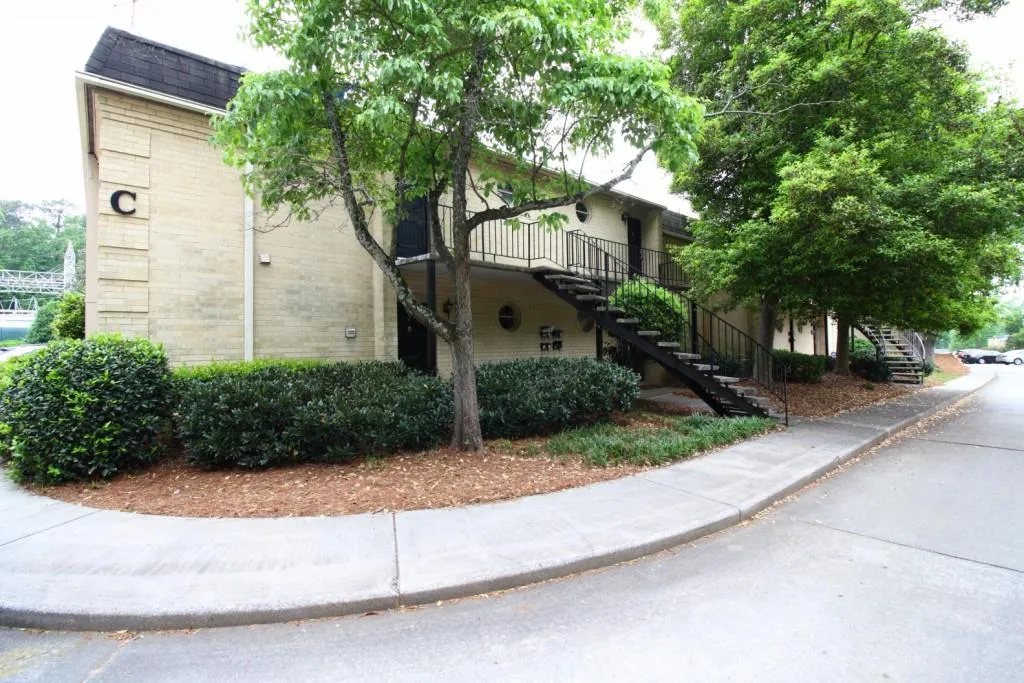 5400 Roswell Road Unit C5, Atlanta, Georgia 30342, 1 Bedroom Bedrooms, ,1 BathroomBathrooms,Residential,Sold,5400 Roswell Road Unit C5,5838855