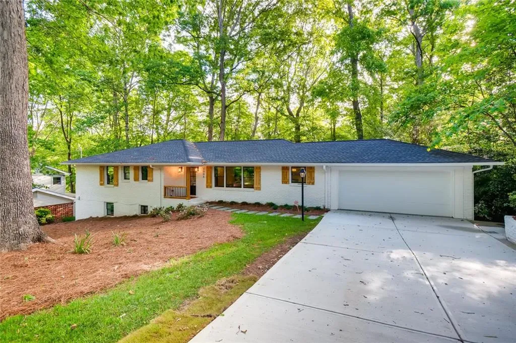 5005 Vallo Vista Court, Sandy Springs, Georgia 30342, 5 Bedrooms Bedrooms, ,3 BathroomsBathrooms,Residential,Sold,5005 Vallo Vista Court,6665194