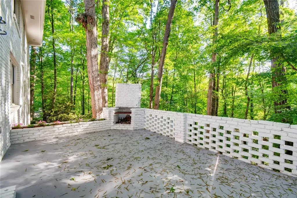 5005 Vallo Vista Court, Sandy Springs, Georgia 30342, 5 Bedrooms Bedrooms, ,3 BathroomsBathrooms,Residential,Sold,5005 Vallo Vista Court,6665194