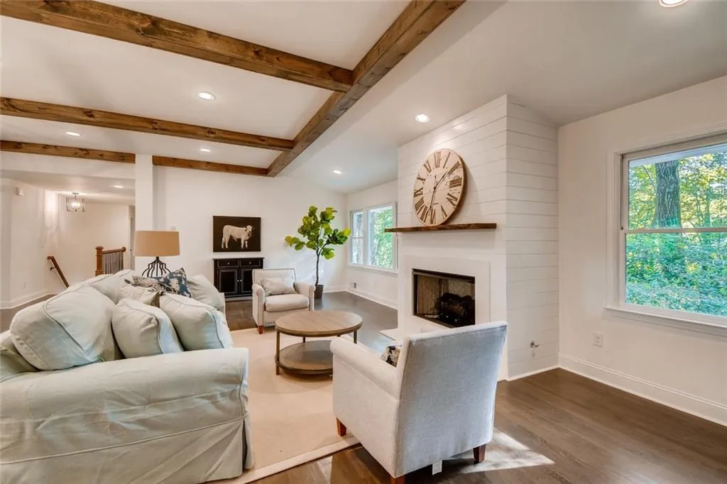 5005 Vallo Vista Court, Sandy Springs, Georgia 30342, 5 Bedrooms Bedrooms, ,3 BathroomsBathrooms,Residential,Sold,5005 Vallo Vista Court,6665194