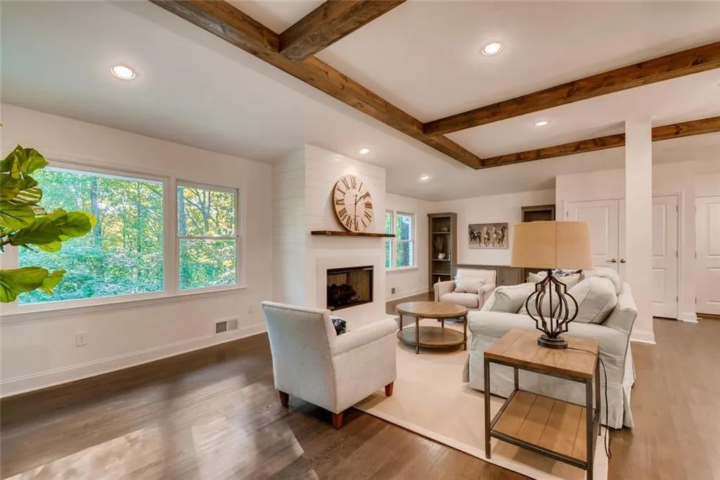 5005 Vallo Vista Court, Sandy Springs, Georgia 30342, 5 Bedrooms Bedrooms, ,3 BathroomsBathrooms,Residential,Sold,5005 Vallo Vista Court,6665194