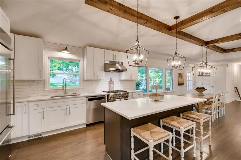 5005 Vallo Vista Court, Sandy Springs, Georgia 30342, 5 Bedrooms Bedrooms, ,3 BathroomsBathrooms,Residential,Sold,5005 Vallo Vista Court,6665194