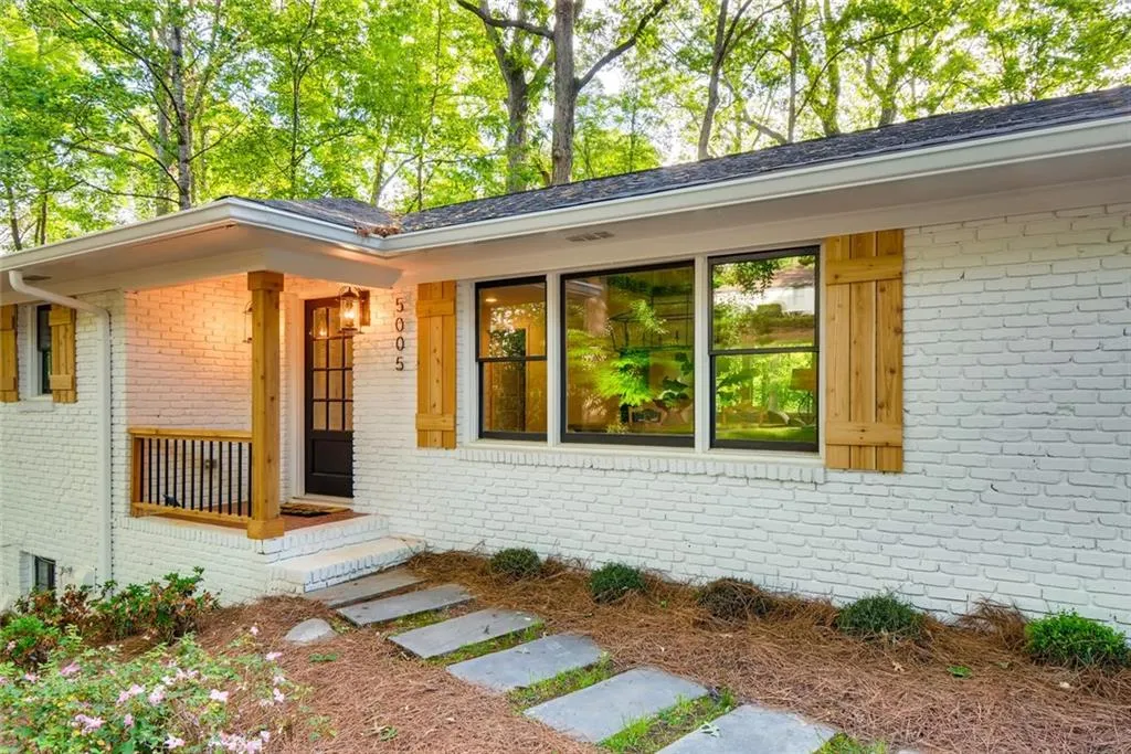 5005 Vallo Vista Court, Sandy Springs, Georgia 30342, 5 Bedrooms Bedrooms, ,3 BathroomsBathrooms,Residential,Sold,5005 Vallo Vista Court,6665194