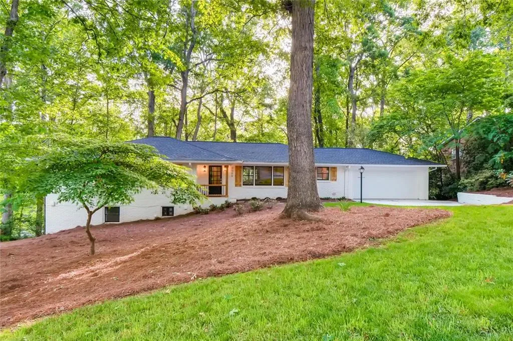 5005 Vallo Vista Court, Sandy Springs, Georgia 30342, 5 Bedrooms Bedrooms, ,3 BathroomsBathrooms,Residential,Sold,5005 Vallo Vista Court,6665194