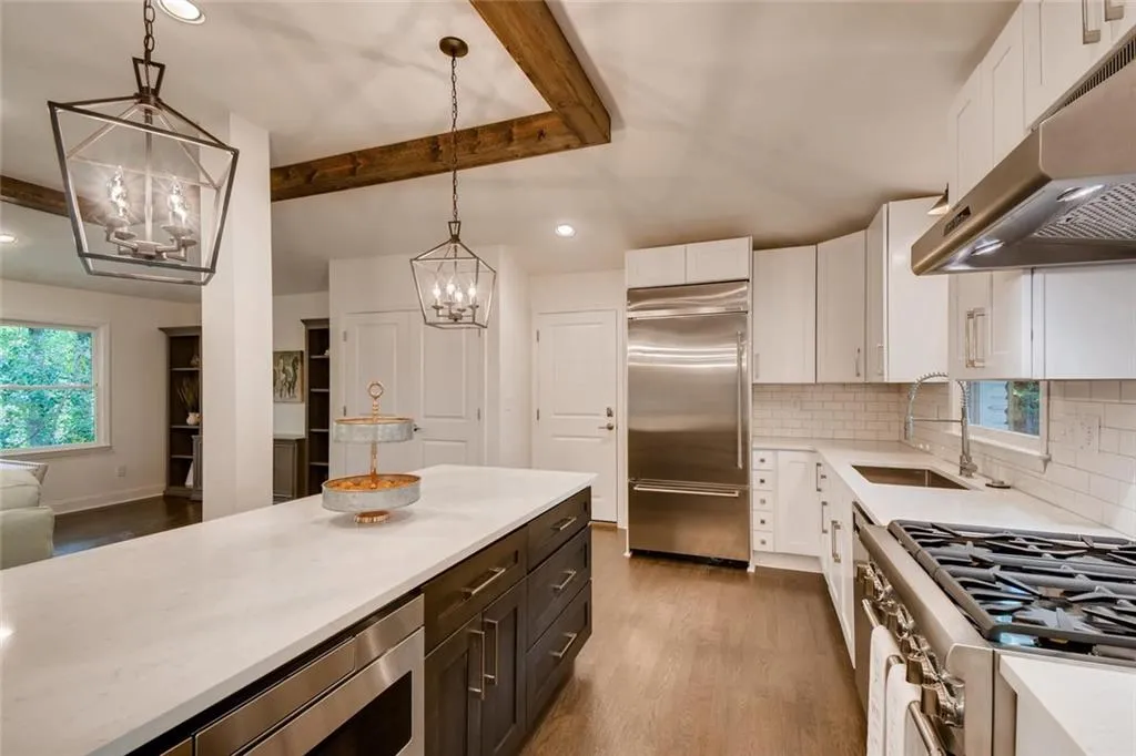 5005 Vallo Vista Court, Sandy Springs, Georgia 30342, 5 Bedrooms Bedrooms, ,3 BathroomsBathrooms,Residential,Sold,5005 Vallo Vista Court,6665194