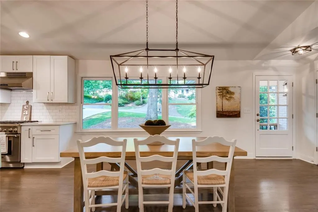 5005 Vallo Vista Court, Sandy Springs, Georgia 30342, 5 Bedrooms Bedrooms, ,3 BathroomsBathrooms,Residential,Sold,5005 Vallo Vista Court,6665194