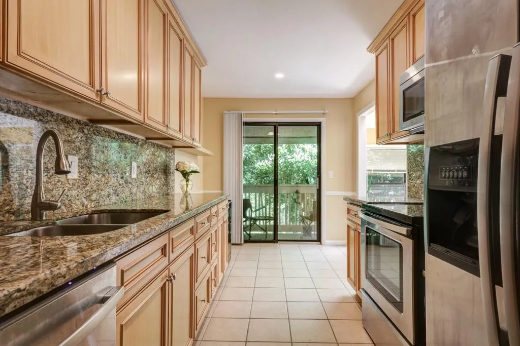 5137 Roswell Road Unit 10, Atlanta, Georgia 30342, 2 Bedrooms Bedrooms, ,2 BathroomsBathrooms,Residential,Sold,5137 Roswell Road Unit 10,6770574