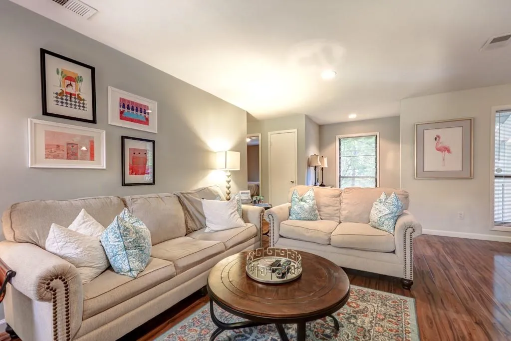 5137 Roswell Road Unit 10, Atlanta, Georgia 30342, 2 Bedrooms Bedrooms, ,2 BathroomsBathrooms,Residential,Sold,5137 Roswell Road Unit 10,6770574