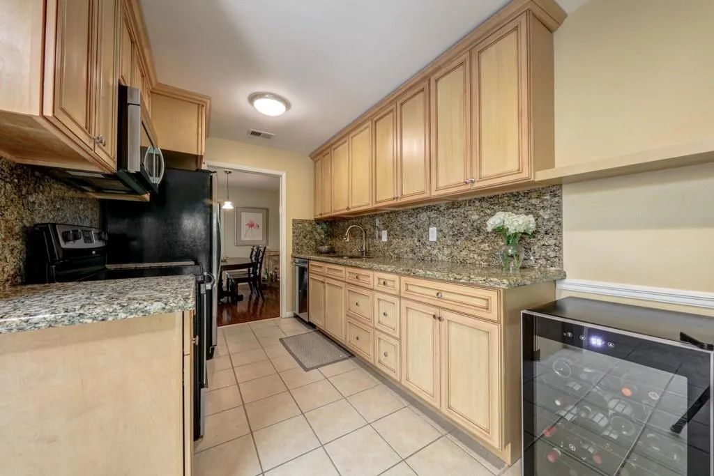 5137 Roswell Road Unit 10, Atlanta, Georgia 30342, 2 Bedrooms Bedrooms, ,2 BathroomsBathrooms,Residential,Sold,5137 Roswell Road Unit 10,6770574