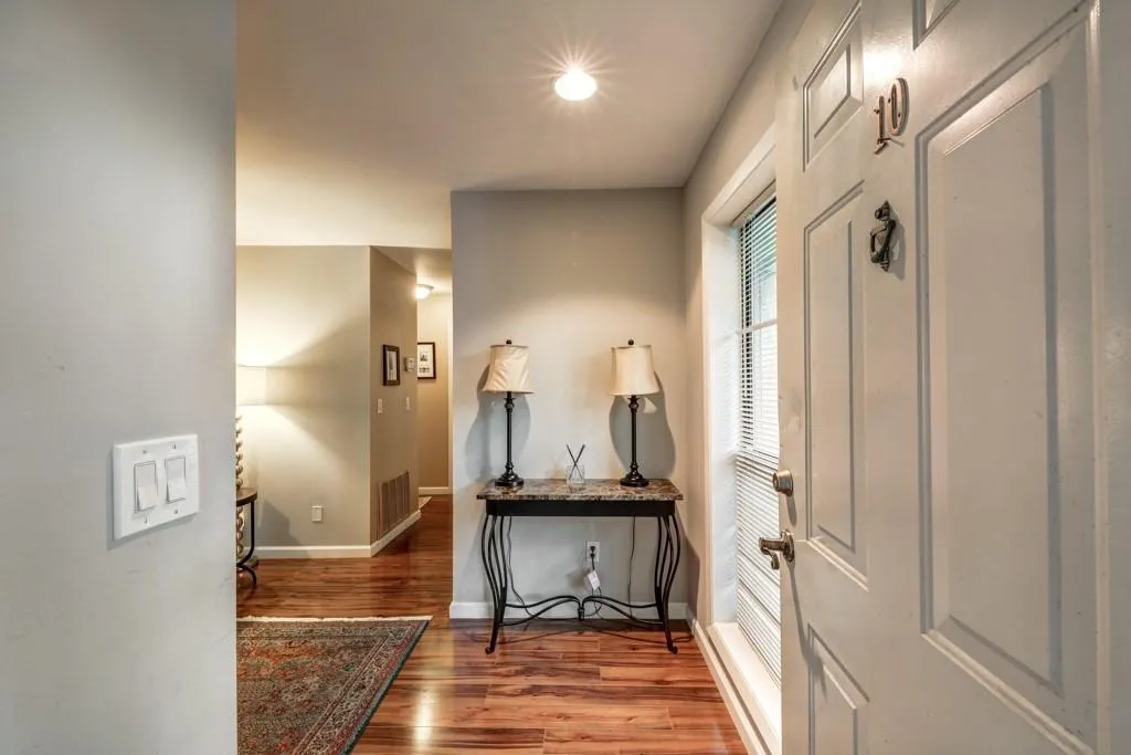 5137 Roswell Road Unit 10, Atlanta, Georgia 30342, 2 Bedrooms Bedrooms, ,2 BathroomsBathrooms,Residential,Sold,5137 Roswell Road Unit 10,6770574