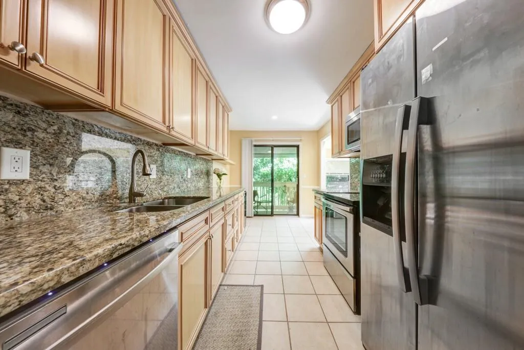 5137 Roswell Road Unit 10, Atlanta, Georgia 30342, 2 Bedrooms Bedrooms, ,2 BathroomsBathrooms,Residential,Sold,5137 Roswell Road Unit 10,6770574