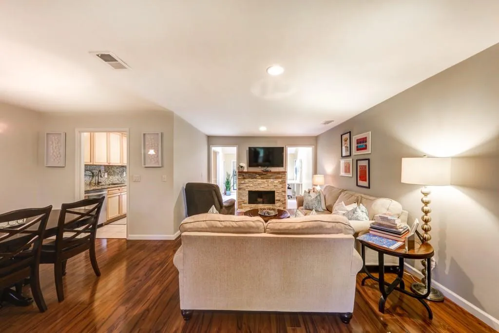 5137 Roswell Road Unit 10, Atlanta, Georgia 30342, 2 Bedrooms Bedrooms, ,2 BathroomsBathrooms,Residential,Sold,5137 Roswell Road Unit 10,6770574