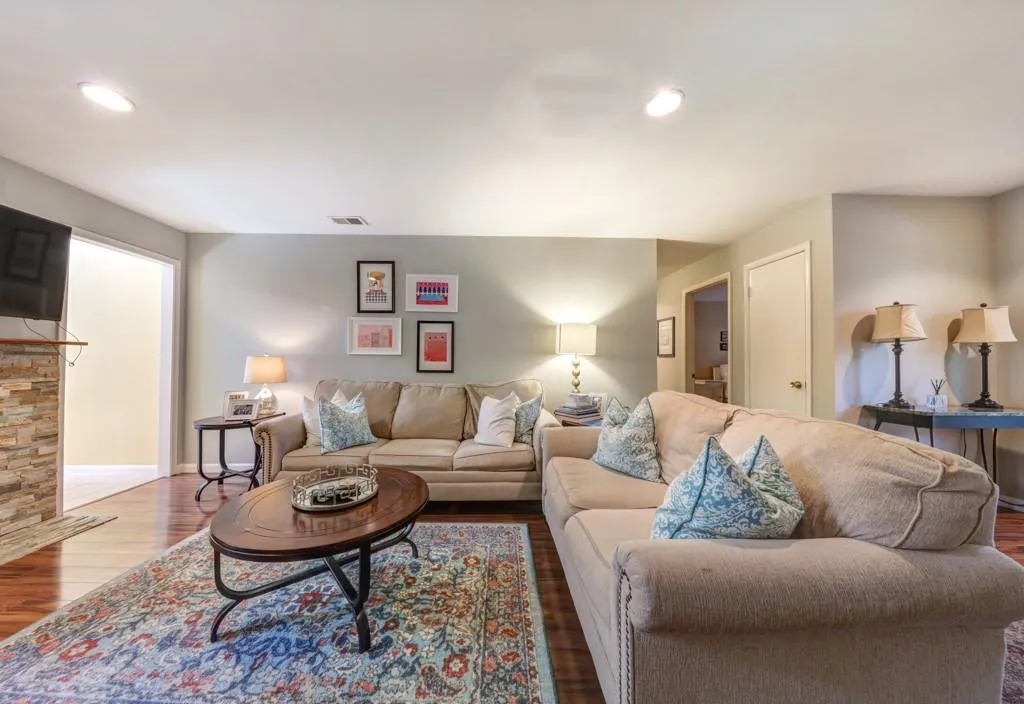 5137 Roswell Road Unit 10, Atlanta, Georgia 30342, 2 Bedrooms Bedrooms, ,2 BathroomsBathrooms,Residential,Sold,5137 Roswell Road Unit 10,6770574