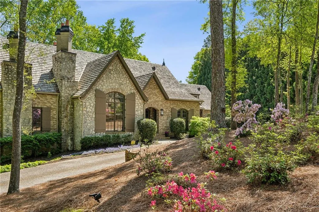 105 Kingston Manor, Atlanta, Georgia 30342, 7 Bedrooms Bedrooms, ,7 BathroomsBathrooms,Residential,For Sale,105 Kingston Manor,7560056
