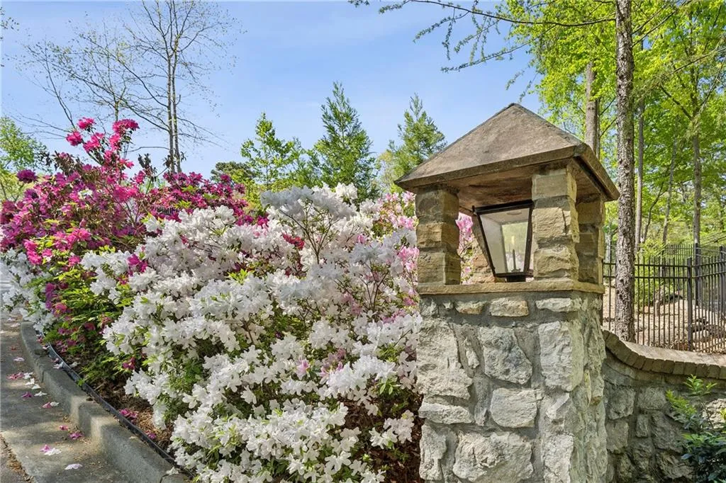 105 Kingston Manor, Atlanta, Georgia 30342, 7 Bedrooms Bedrooms, ,7 BathroomsBathrooms,Residential,For Sale,105 Kingston Manor,7560056