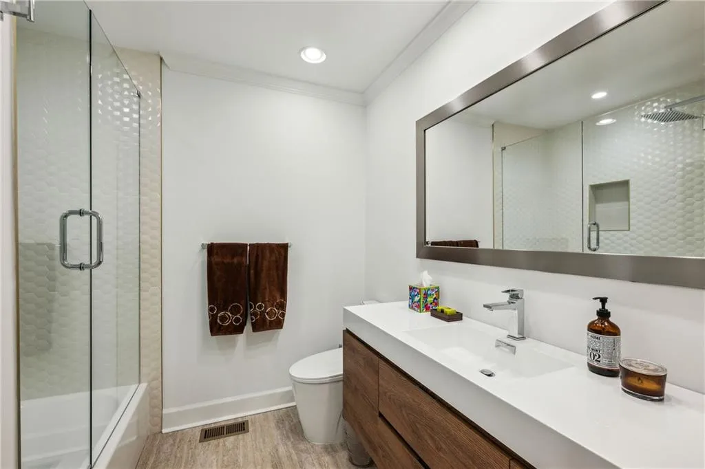 105 Kingston Manor, Atlanta, Georgia 30342, 7 Bedrooms Bedrooms, ,7 BathroomsBathrooms,Residential,For Sale,105 Kingston Manor,7560056